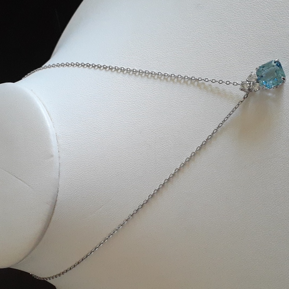Authentic Swarovski Swan Stamped Necklace JJ134